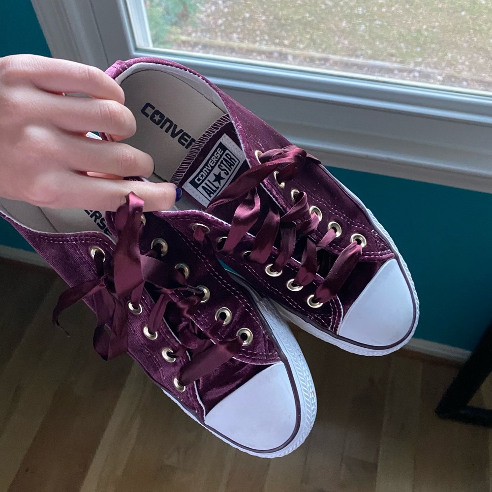 Red Velvet Converse